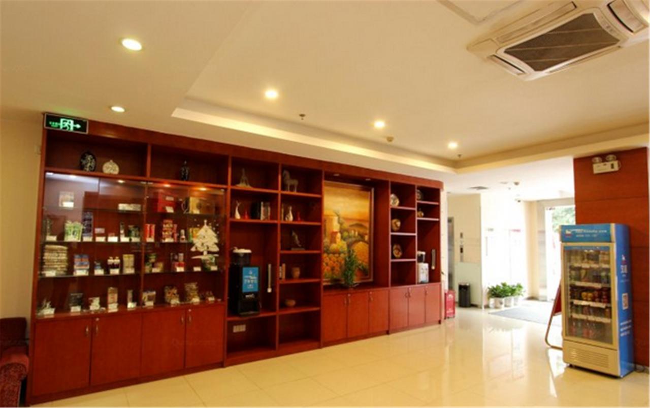 Hanting Express Kunming Yieryi Street Yunnan Normal University Branch Екстериор снимка